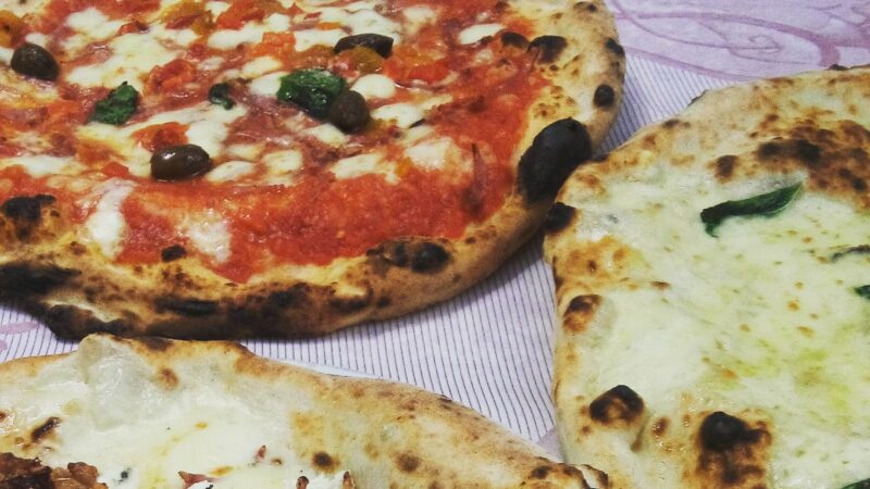 What to do in Naples? Eat pizzas