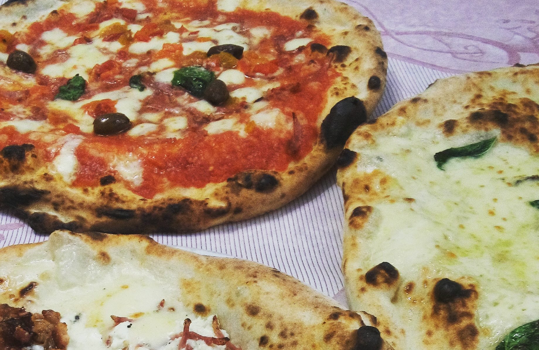 What to do in Naples? Eat pizzas