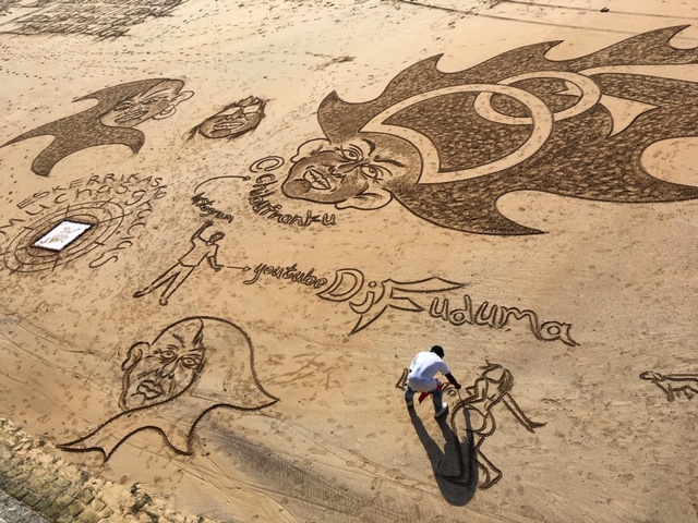 Concha Beach artist