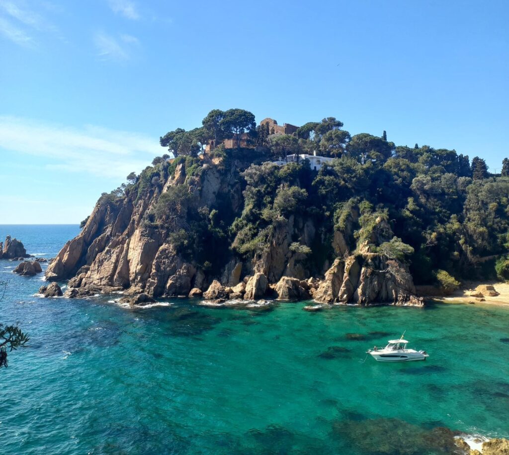 Cliff view, day trip to Blanes